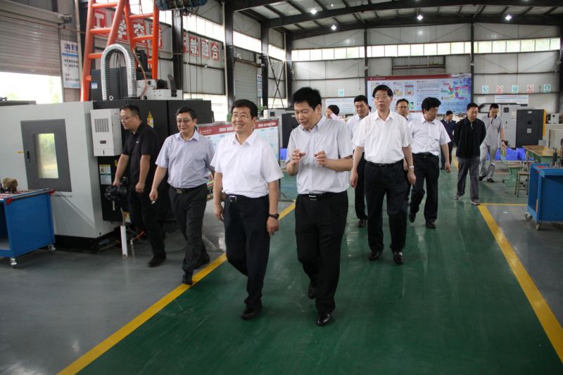 中央統(tǒng)戰(zhàn)部副部長、國家民委主任、黨組書記巴特爾、省委常委、統(tǒng)戰(zhàn)部部長崔保華，州委書記林書成，州委副書記、州長羅涼清、中央統(tǒng)戰(zhàn)部七局局長沈陽，國家民委辦公廳主任張京澤、研究室主任石玉鋼，省委統(tǒng)戰(zhàn)部副部長、省民宗委主任姚斌參加調(diào)研 (3).JPG