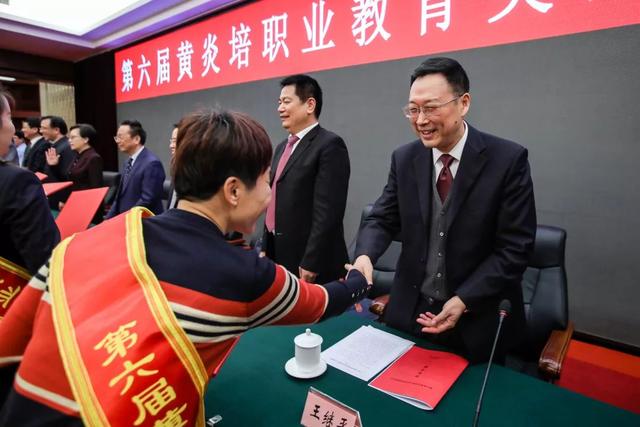 黃炎培職業(yè)教育獎(jiǎng)揭曉，向獲獎(jiǎng)?wù)咦ＹR！