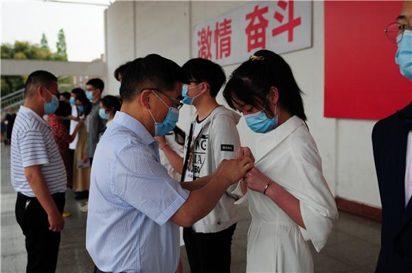 德外學(xué)子成人禮：今天起，我把責(zé)任扛在肩上