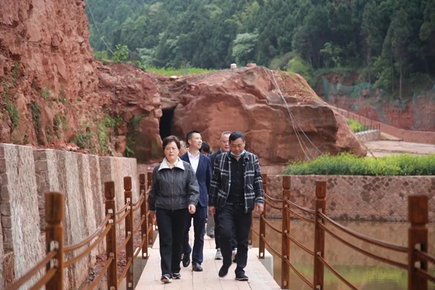 1650505974375313.jpg 5.jpg