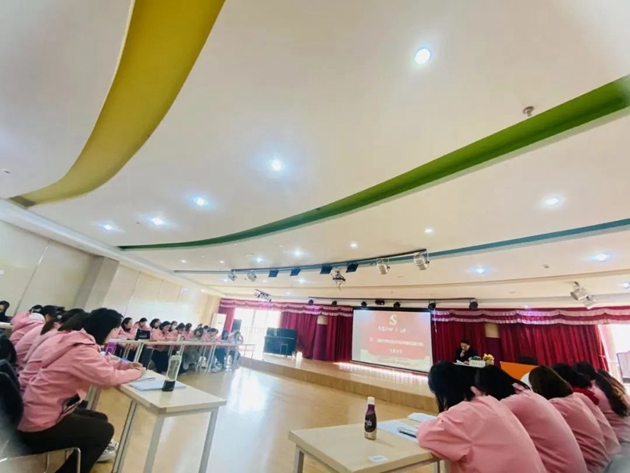 1651714988844291.jpg 德外幼兒園召開“深化作風(fēng)紀(jì)律建設(shè)暨干部大走訪、教師大家訪”專項工作部署會暨民主生活會_副本.jpg