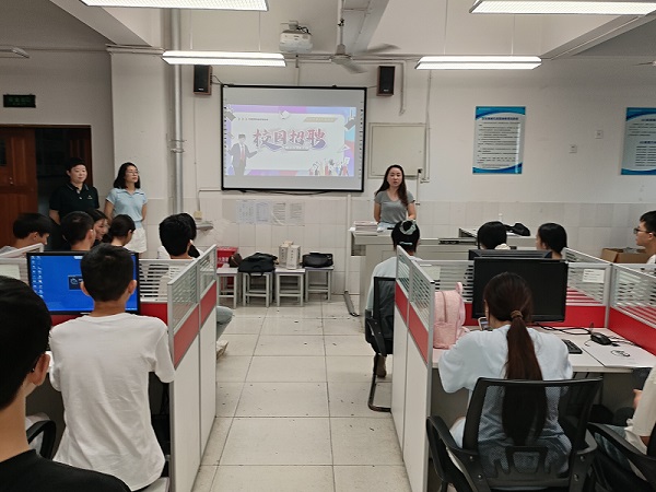 四川蜀客進校園，就業(yè)指導(dǎo)啟新程.jpg