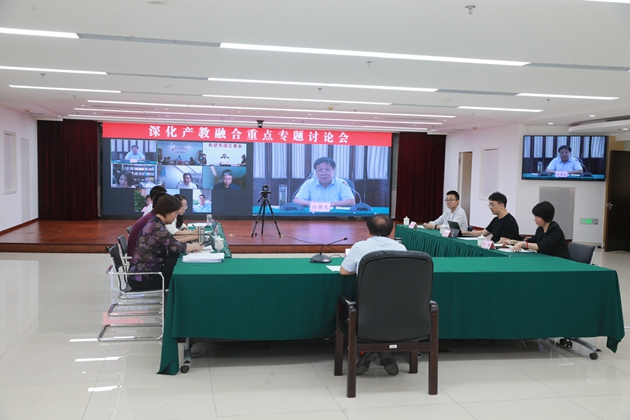 1727682564797511.jpg 孫菊生出席重點(diǎn)專(zhuān)題討論會(huì)2.jpg